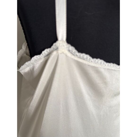 Vintage Vanity Fair Ivory Lace Slip Gown Size 10 36” Classic Romantic Nightgown - Picture 5 of 6